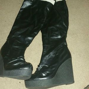 Boots with fur size 8